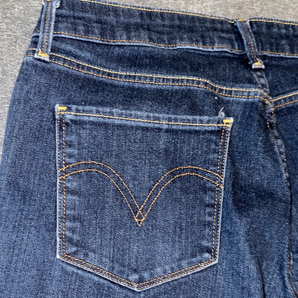 Levis Strauss- Women’s Classic Blue Denim Cuffed Capris Size 6 - Picture 13 of 15